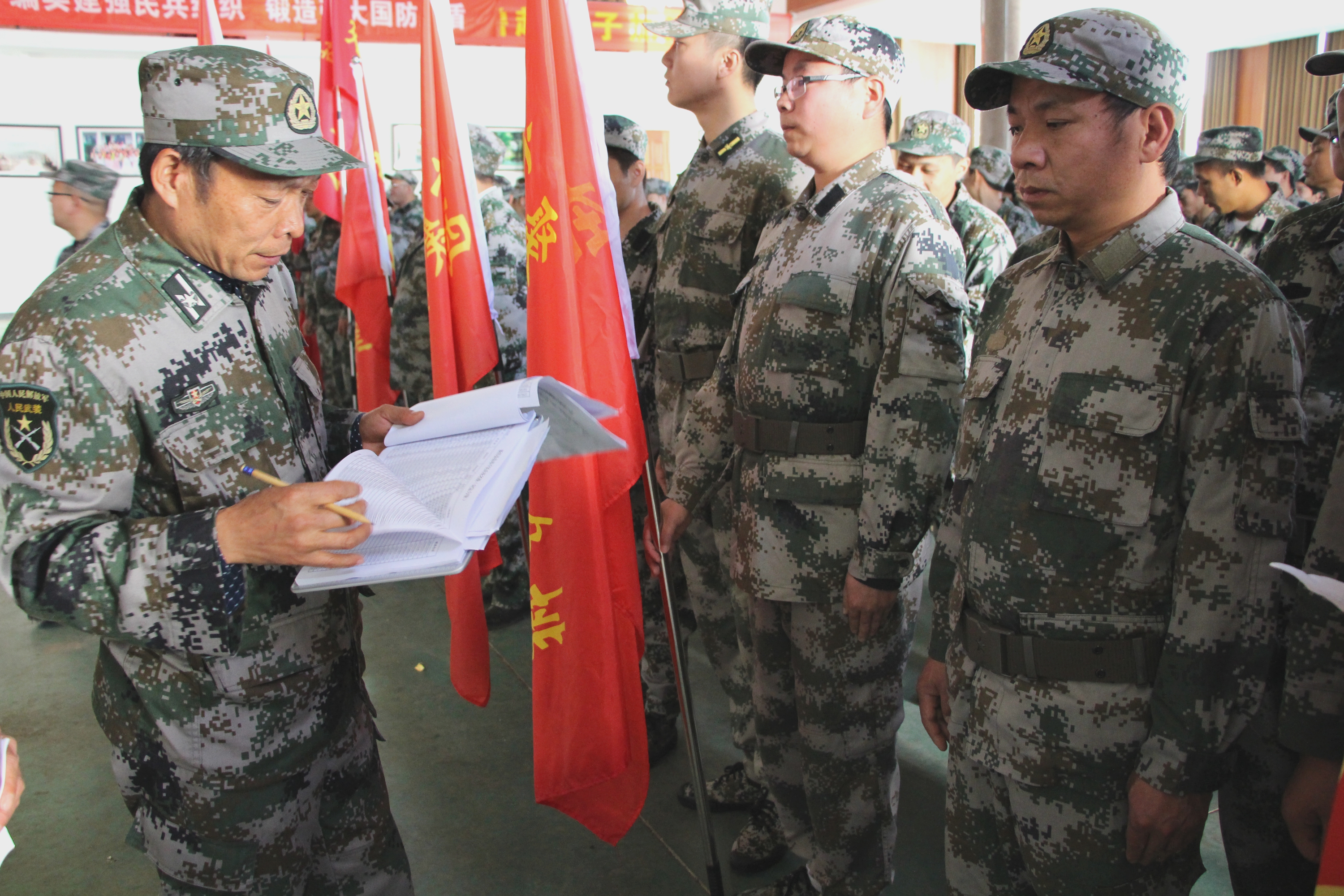 【ku娛樂真人體育平臺下載武裝】ku娛樂真人體育平臺下載航空小鎮民兵應急分隊參加大市聚鎮民兵整組點驗大會